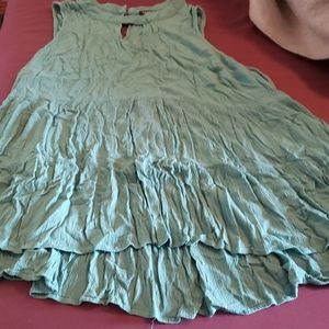 Sleeveless loose shirt